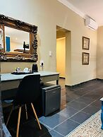 Shangri-La Country Hotel