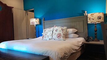 Shangri-La Country Hotel