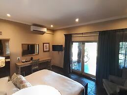 Shangri-La Country Hotel