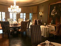 Shangri-La Country Hotel