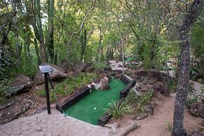 Shangri-La Country Hotel