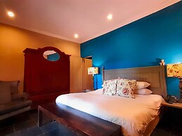 Shangri-La Country Hotel