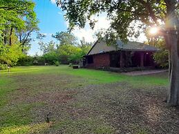 Shangri-La Country Hotel