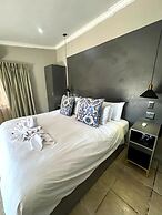 Shangri-La Country Hotel