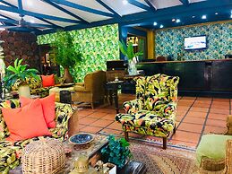 Shangri-La Country Hotel