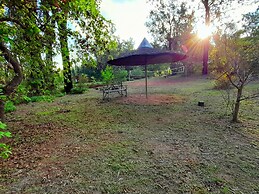 Shangri-La Country Hotel