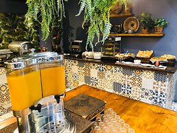 Shangri-La Country Hotel