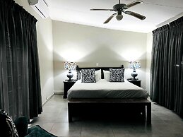 Shangri-La Country Hotel