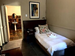 Shangri-La Country Hotel