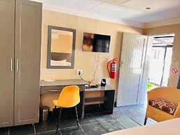 Shangri-La Country Hotel