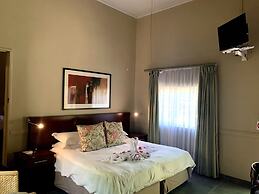 Shangri-La Country Hotel