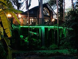 Shangri-La Country Hotel