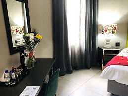 Shangri-La Country Hotel