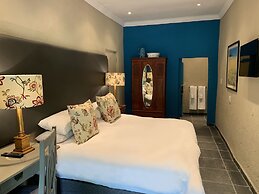 Shangri-La Country Hotel