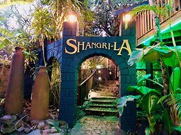 Shangri-La Country Hotel