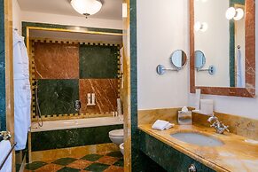 Grand Hotel Continental Siena – Starhotels Collezione