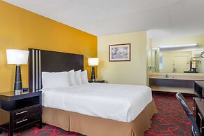 Travelodge by Wyndham Richmond IN