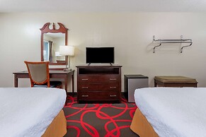 Travelodge by Wyndham Richmond IN