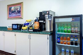 Travelodge by Wyndham Richmond IN