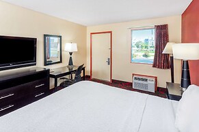 Travelodge by Wyndham Richmond IN