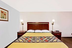 Super 8 by Wyndham Plainview