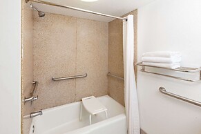 Super 8 by Wyndham Plainview