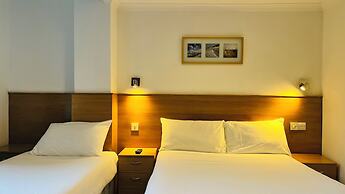 West Cromwell Hotel