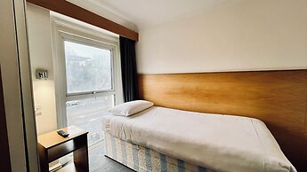 West Cromwell Hotel