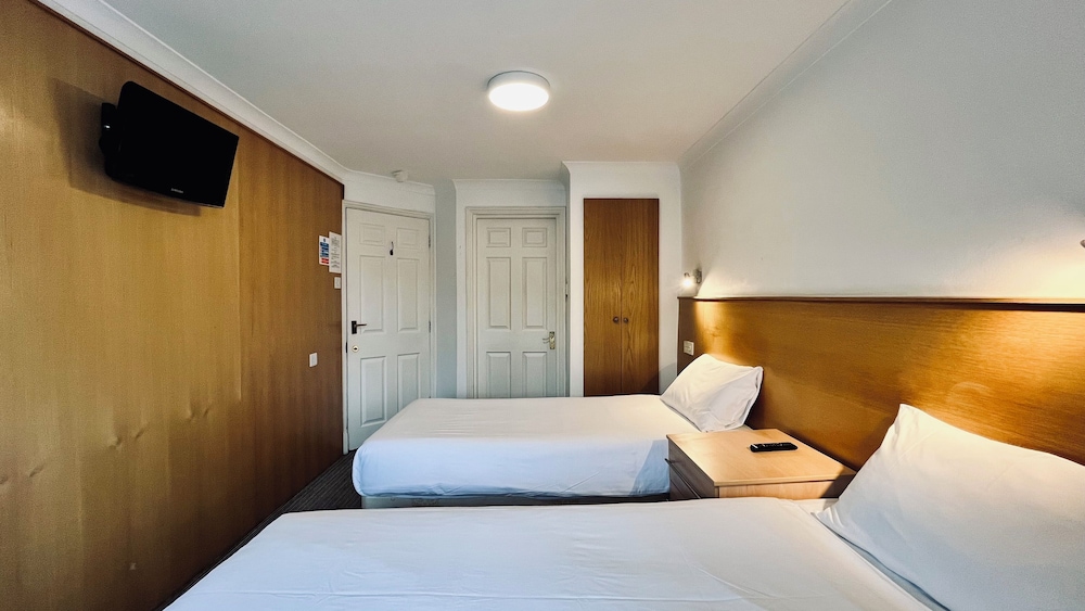 West Cromwell Hotel