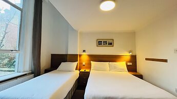 West Cromwell Hotel