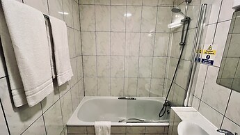West Cromwell Hotel
