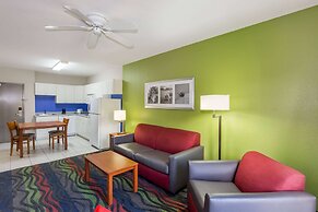 Days Inn & Suites by Wyndham Fort Myers Near JetBlue Park