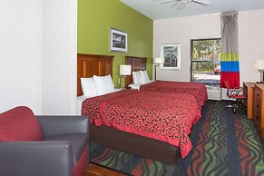 Days Inn & Suites by Wyndham Fort Myers Near JetBlue Park
