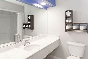 Days Inn & Suites by Wyndham Fort Myers Near JetBlue Park