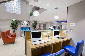 Days Inn & Suites by Wyndham Fort Myers Near JetBlue Park