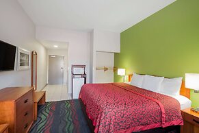 Days Inn & Suites by Wyndham Fort Myers Near JetBlue Park