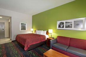 Days Inn & Suites by Wyndham Fort Myers Near JetBlue Park
