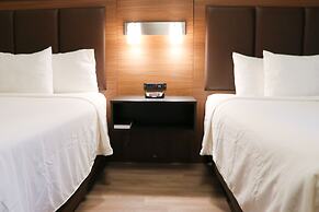 Days Inn & Suites by Wyndham Fort Myers Near JetBlue Park