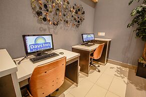 Days Inn & Suites by Wyndham Fort Myers Near JetBlue Park