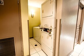 Days Inn & Suites by Wyndham Fort Myers Near JetBlue Park