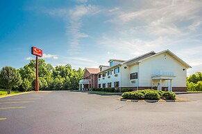 Econo Lodge Inn & Suites