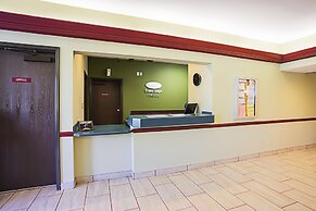 Econo Lodge Inn & Suites