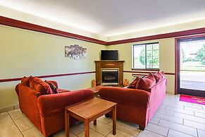 Econo Lodge Inn & Suites