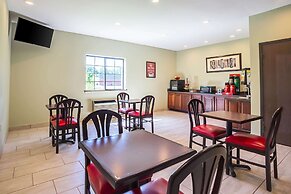 Econo Lodge Inn & Suites