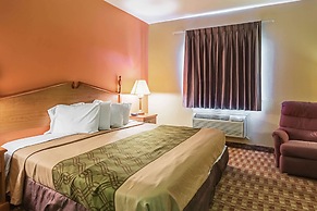 Econo Lodge Inn & Suites