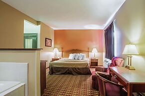 Econo Lodge Inn & Suites