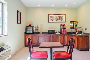 Econo Lodge Inn & Suites