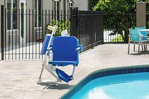 Holiday Inn Express Hotel & Suites LIVE OAK by IHG