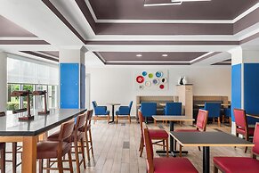 Holiday Inn Express Hotel & Suites LIVE OAK by IHG