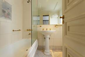 Unique Executive Central